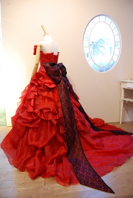 カラードレス格安、格安赤いドレス